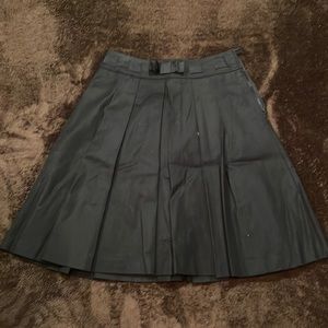 Navy blue pleated cotton asymmetric skirt. Size 8 H&M